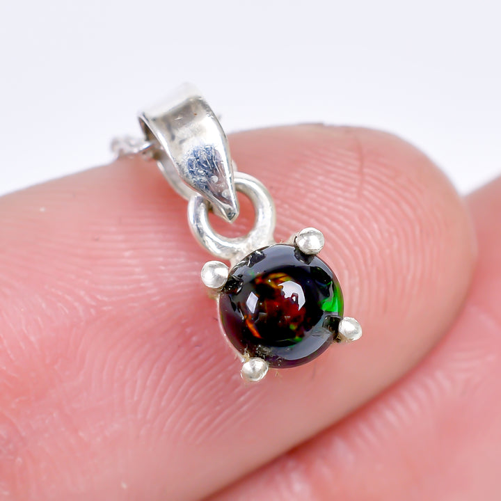 Colour-rich 10 Ct Black Opal Round Prong Pendant 