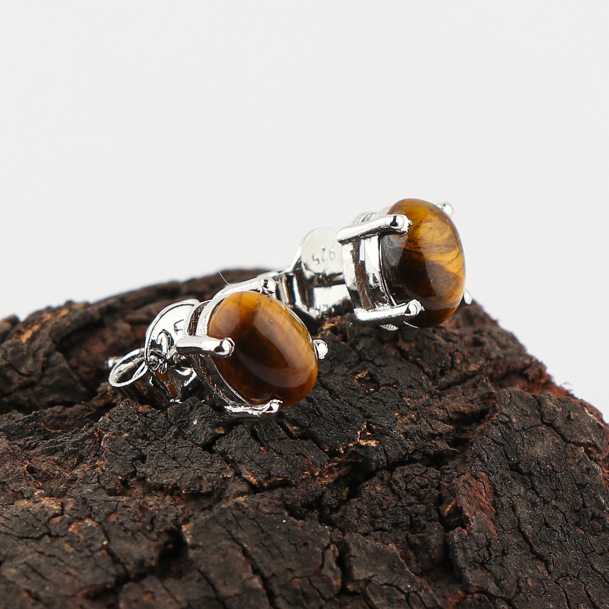 Women's Stud earrings in natural Tiger eye Gemstone