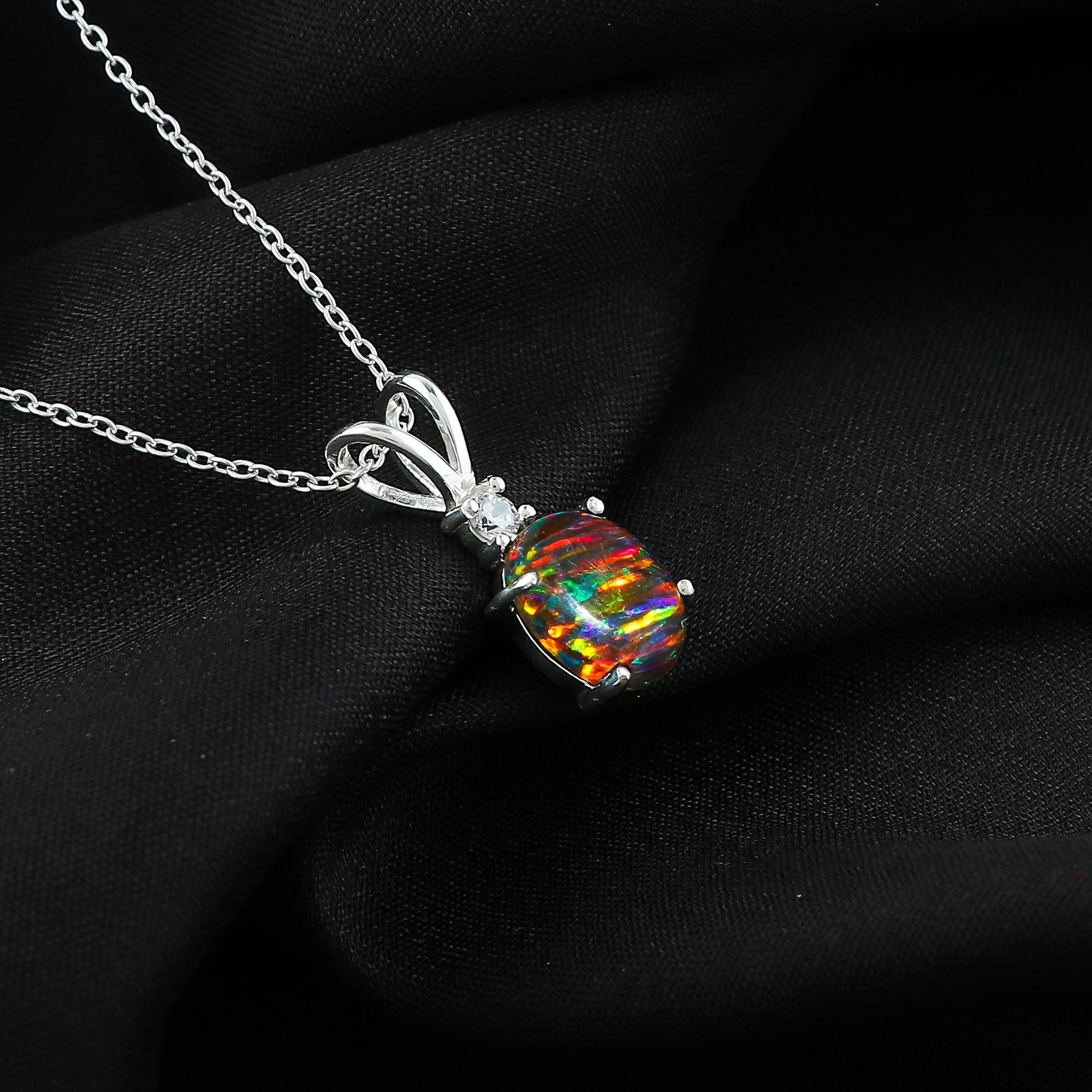 Genuine quality 1.3 Ct Opal Pendant crafted in 925 silver