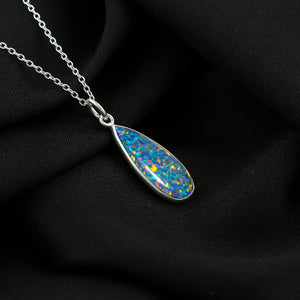 Luxury pendant with a 2.5 Ct Ethiopian Opal Gemstone polished in 925 Silver