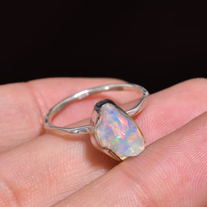 925 Silver ring with an Ethiopian Opal Gemstone (10x 7 mm)