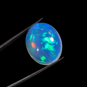 Stunning 14.00 white Ethiopian opal gemstone with a unique color change effect.
